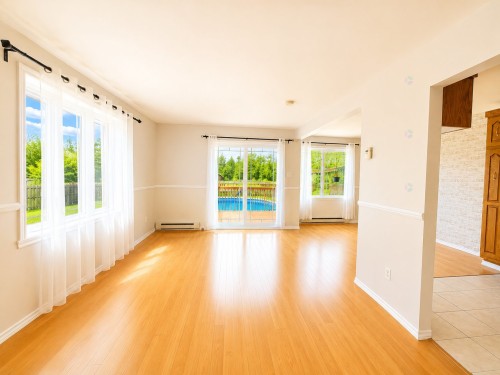 Salon - 259 5E Avenue, Pincourt, QC - Indoor Photo Showing Other Room