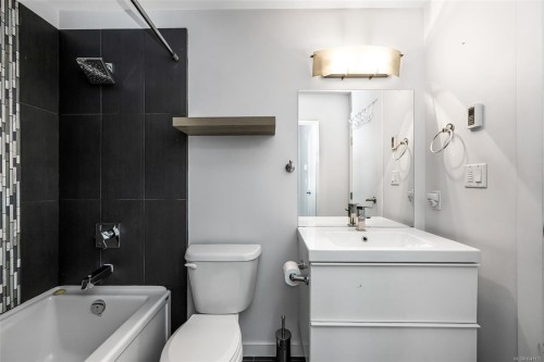 #302-2871 Jacklin Rd, Langford, BC - Indoor Photo Showing Bathroom
