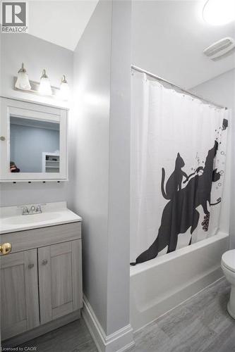 Bathroom - 189 Prospect Street S, Hamilton, ON - Indoor Photo Showing Bathroom