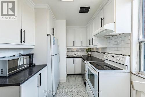 49 Queen Street, Mississauga, ON - Indoor Photo Showing Kitchen With Double Sink