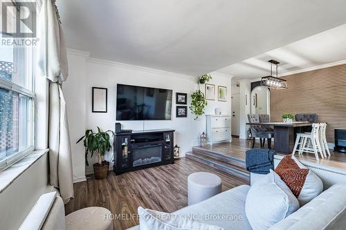49 Queen Street, Mississauga, ON - Indoor Photo Showing Kitchen