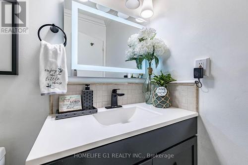 49 Queen Street, Mississauga, ON - Indoor Photo Showing Bathroom