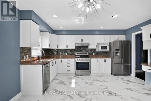 19 Konstantine Court, Hamilton, ON - Indoor Photo Showing Kitchen With Upgraded Kitchen
