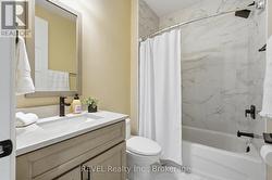 Main floor guest full bath - 