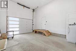 attached lift capable 1.5 car garage - 
