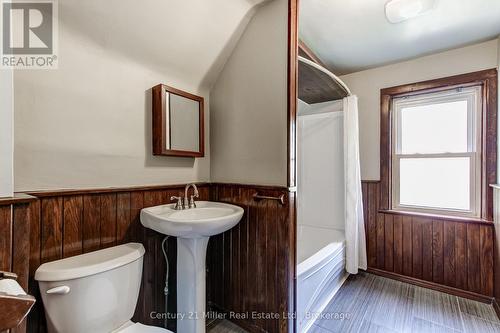 17 Whitney Place, Kitchener, ON - Indoor Photo Showing Bathroom