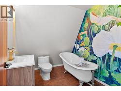 Man floor bathroom. - 