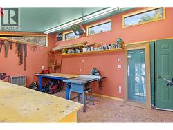 Workshop behind garage. - 