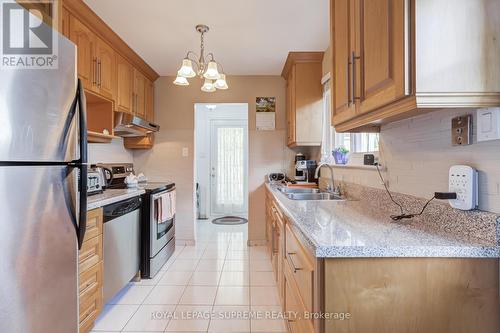 7236 Meyer Drive, Mississauga, ON - Indoor Photo Showing Kitchen With Double Sink