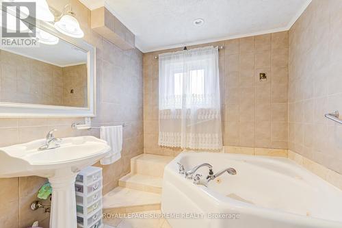 7236 Meyer Drive, Mississauga, ON - Indoor Photo Showing Bathroom