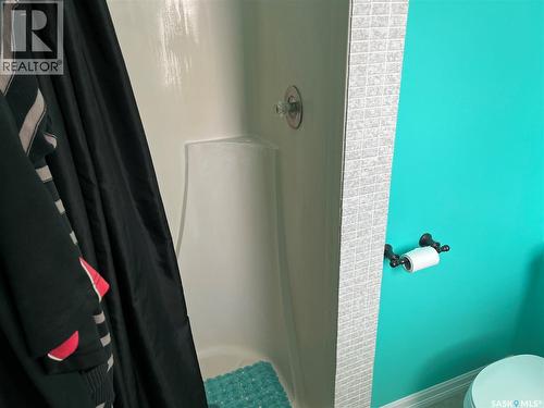 214 Westview Drive, Coronach, SK - Indoor Photo Showing Bathroom