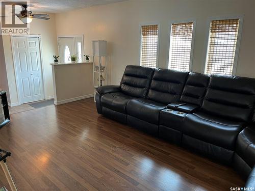 214 Westview Drive, Coronach, SK - Indoor Photo Showing Living Room