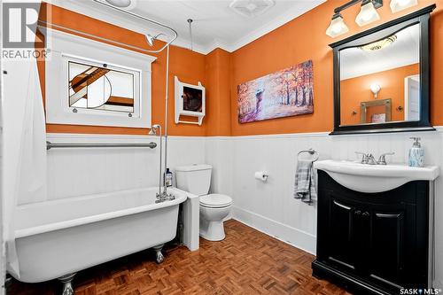 518 10Th Street E, Saskatoon, SK - Indoor Photo Showing Bathroom