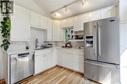 518 10Th Street E, Saskatoon, SK - Indoor Photo Showing Kitchen