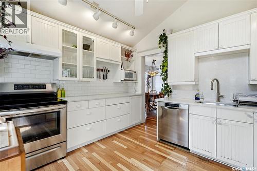 518 10Th Street E, Saskatoon, SK - Indoor Photo Showing Kitchen With Upgraded Kitchen