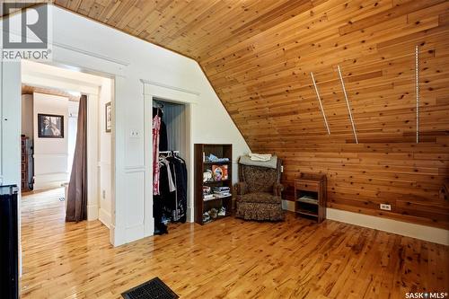 518 10Th Street E, Saskatoon, SK - Indoor Photo Showing Other Room