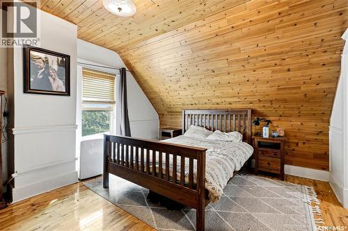 518 10Th Street E, Saskatoon, SK - Indoor Photo Showing Bedroom