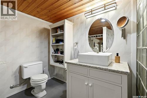 518 10Th Street E, Saskatoon, SK - Indoor Photo Showing Bathroom