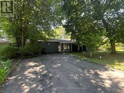 32 HEATHVIEW AVENUE  Toronto, ON M2K 2C1