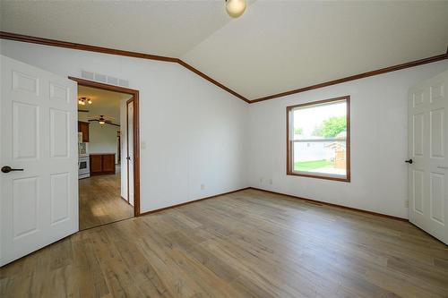 53 Springwood Drive, Winnipeg, MB - Indoor Photo Showing Other Room
