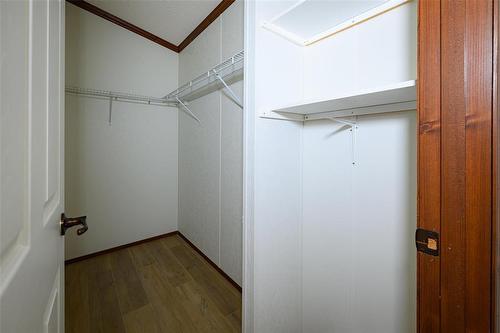 53 Springwood Drive, Winnipeg, MB - Indoor Photo Showing Other Room