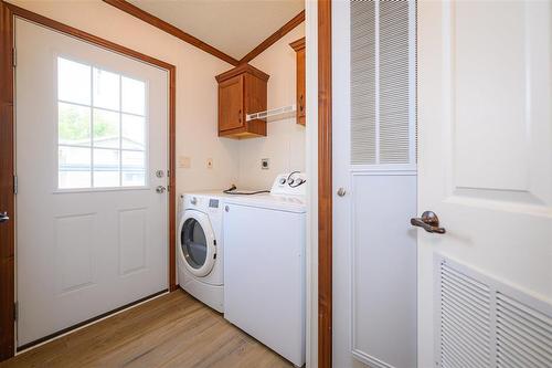 53 Springwood Drive, Winnipeg, MB - Indoor Photo Showing Laundry Room
