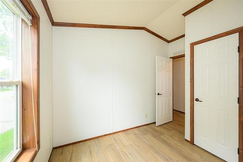53 Springwood Drive, Winnipeg, MB - Indoor Photo Showing Other Room