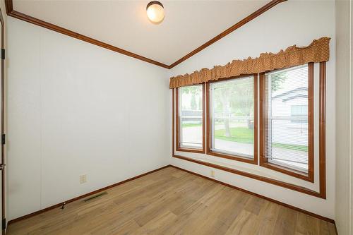 53 Springwood Drive, Winnipeg, MB - Indoor Photo Showing Other Room
