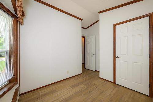 53 Springwood Drive, Winnipeg, MB - Indoor Photo Showing Other Room