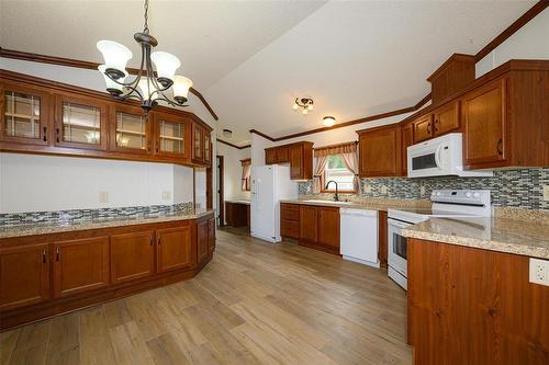 53 Springwood Drive, Winnipeg, MB - Indoor Photo Showing Kitchen