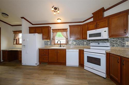 53 Springwood Drive, Winnipeg, MB - Indoor Photo Showing Kitchen