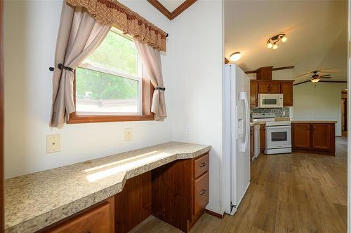 53 Springwood Drive, Winnipeg, MB - Indoor Photo Showing Kitchen