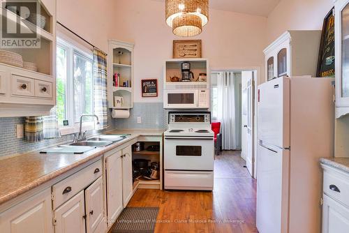 8 - 7 Silver Point Road, Seguin, ON - Indoor Photo Showing Kitchen With Double Sink