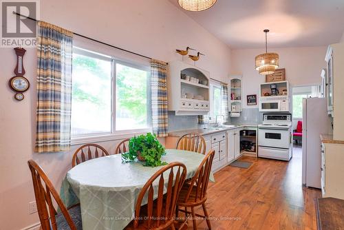 8 - 7 Silver Point Road, Seguin, ON - Indoor Photo Showing Dining Room