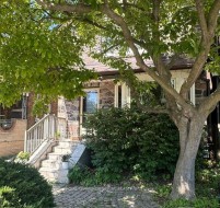 Lower-445 Donlands Avenue Toronto, ON M4J 3S4