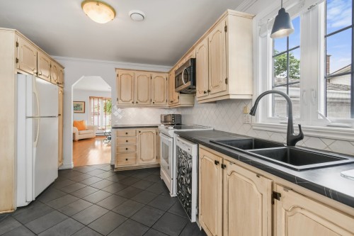 Cuisine - 7305 Rue Turner, Brossard, QC - Indoor Photo Showing Kitchen With Double Sink