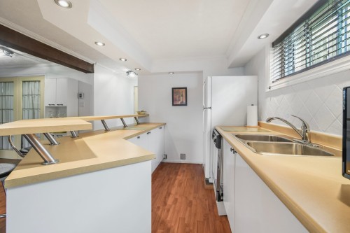 Sous-sol - 7305 Rue Turner, Brossard, QC - Indoor Photo Showing Kitchen With Double Sink