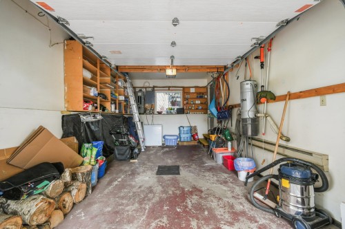 Garage - 7305 Rue Turner, Brossard, QC - Indoor Photo Showing Garage
