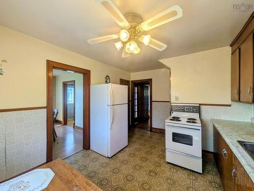 1843 Highway 4 Highway, Reserve Mines, NS - Indoor Photo Showing Kitchen With Double Sink