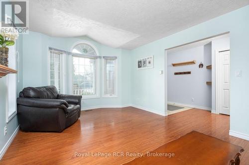 lovely living room with picgture window - 246 16Th Avenue Crescent, Hanover, ON - Indoor
