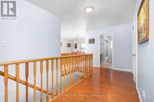 wide hallway - 246 16Th Avenue Crescent, Hanover, ON - Indoor Photo Showing Other Room