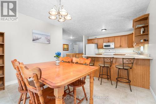 eat-in kitchen - 246 16Th Avenue Crescent, Hanover, ON - Indoor