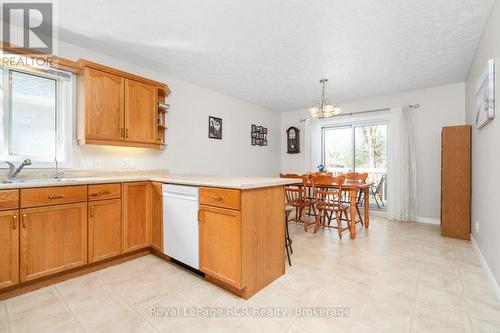 246 16Th Avenue Crescent, Hanover, ON - Indoor Photo Showing Kitchen