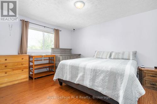 primary bedroom with cheater ensuite - 246 16Th Avenue Crescent, Hanover, ON - Indoor Photo Showing Bedroom