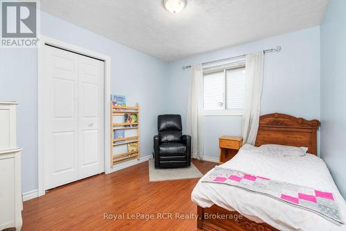 second bedroom - 246 16Th Avenue Crescent, Hanover, ON - Indoor Photo Showing Bedroom