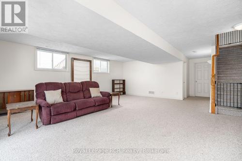 huge family room - 246 16Th Avenue Crescent, Hanover, ON - Indoor