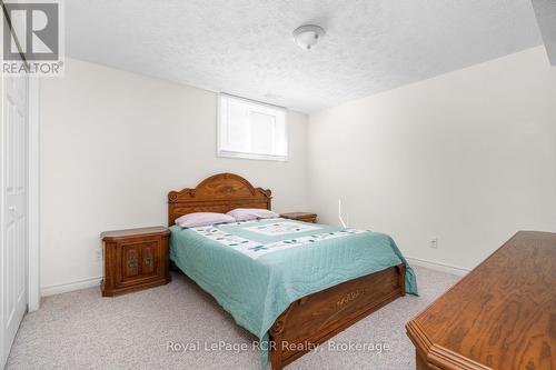 3rd bedroom on lower level - 246 16Th Avenue Crescent, Hanover, ON - Indoor Photo Showing Bedroom