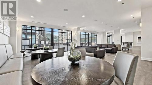 1109 - 2910 Highway 7, Vaughan, ON - Indoor Photo Showing Dining Room
