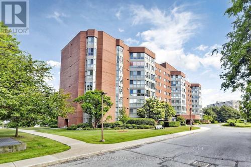 208 - 5 WELDRICK ROAD W  Richmond Hill, ON L4C 8S9