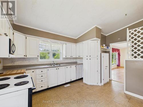 106 Cheryl Crescent, Strong, ON - Indoor Photo Showing Kitchen With Double Sink